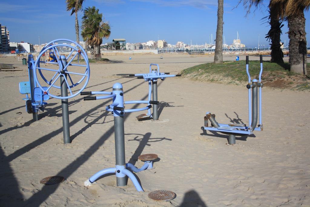 Apartamento Berry Playa Naufragos Torrevieja Ngoại thất bức ảnh